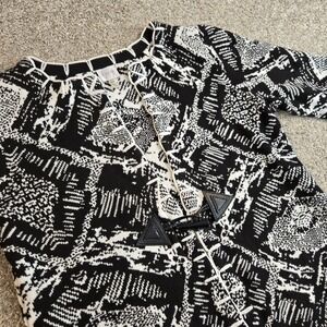 CUPIO Womans  Size M Black /white Geo Pattern Toggle Closure‎ Cardigan